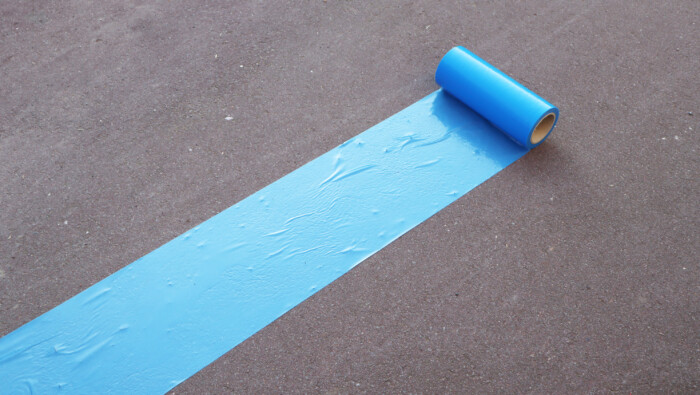 Film adhésif KINGPRO® VHT 100µm bleu pour trottoirs - ciment bitume enrobé plaque d'égoût